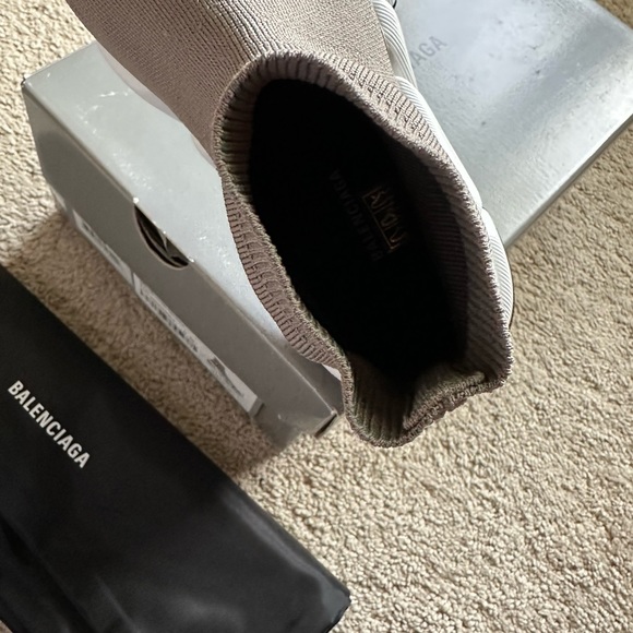 Balenciaga W6 36 DRK Beige. - Picture 5 of 9